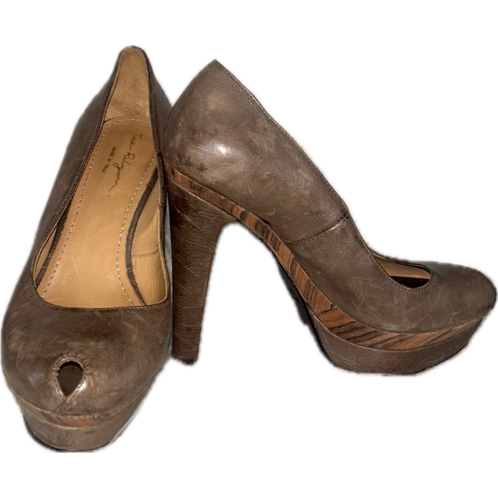 True Religion Brown Leather Platform Pumps. Size 37 / US 6